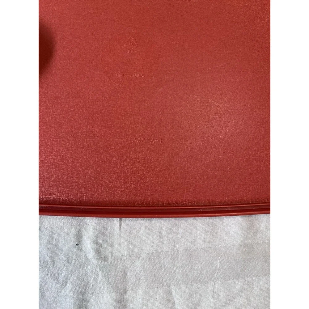 Vintage Tupperware Rock n Serve 3381A-2.  6 Cups Rectangular Lidded Container.